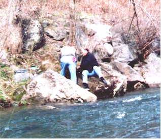 behindthescenes.jpg (39893 bytes)